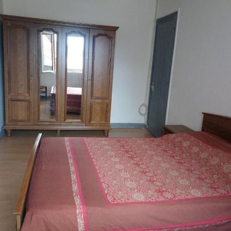 gîte 4 pièces,6 couchages,centre ville Sancoins wifi gratuite,lave linge, lave vaisselle Esterno foto
