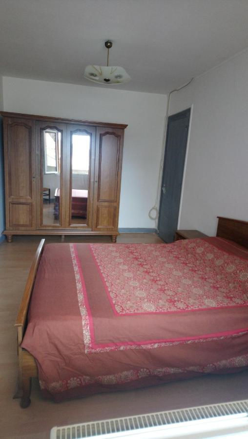 gîte 4 pièces,6 couchages,centre ville Sancoins wifi gratuite,lave linge, lave vaisselle Esterno foto