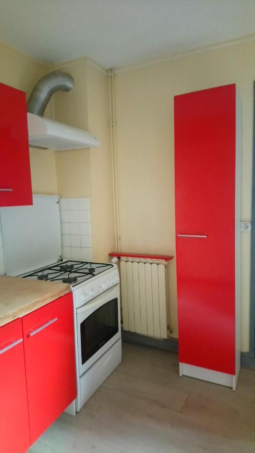 gîte 4 pièces,6 couchages,centre ville Sancoins wifi gratuite,lave linge, lave vaisselle Esterno foto