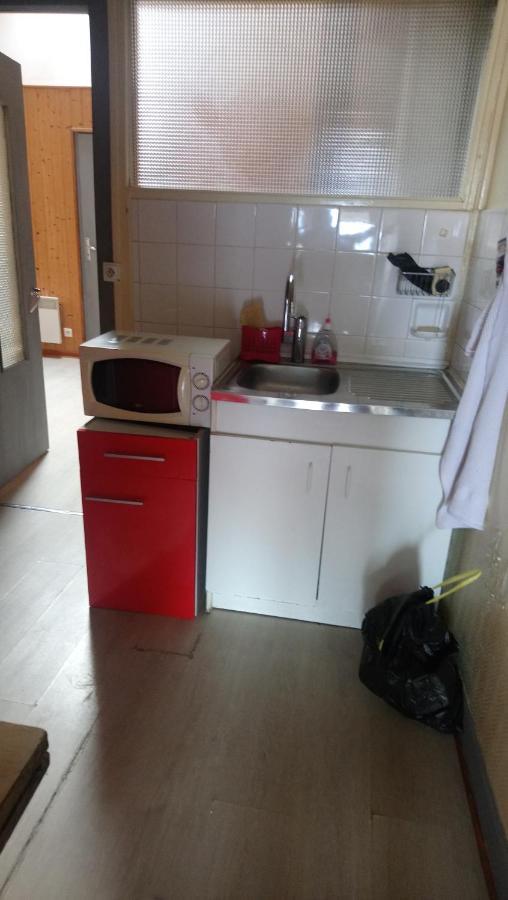 gîte 4 pièces,6 couchages,centre ville Sancoins wifi gratuite,lave linge, lave vaisselle Esterno foto